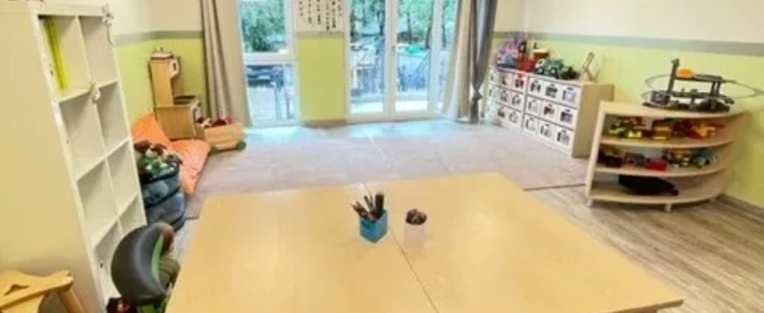 Tisch- und Spielbereich
